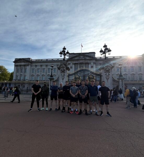 Between the gates run club